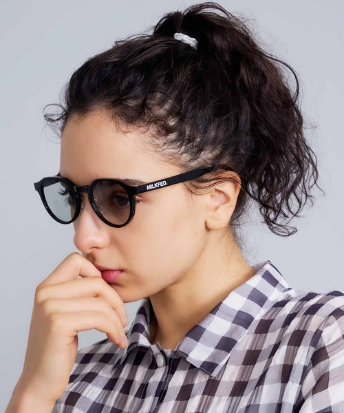 MILKFED.(ミルクフェド)の「LOGO SUNGLASSES(サングラス・レディース・ブラック/ブラウン/ブルー・ONE SIZE)」の13枚目の写真