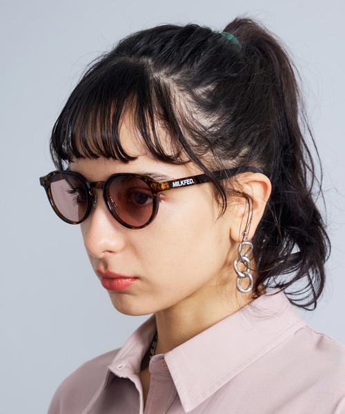 MILKFED.(ミルクフェド)の「LOGO SUNGLASSES(サングラス・レディース・ブラック/ブラウン/ブルー・ONE SIZE)」の11枚目の写真