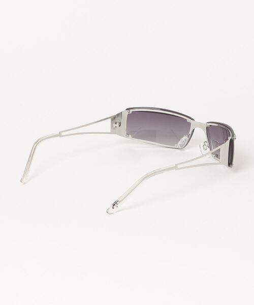 Basic Pleasure Mode（ベーシックプレジャーモード）の「【Basic Pleasure Mode/ ベーシックプレジャーモード 】METAL TOP DETAIL SUNGLASSES WITH BLACK LENS/ メタル トップディテール サングラス ウィズ ブラックレンズ サングラス（サングラス・レディース・シルバー・ONE SIZE）」の10枚目の写真