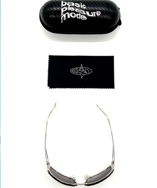 Basic Pleasure Mode（ベーシックプレジャーモード）の「【Basic Pleasure Mode/ ベーシックプレジャーモード 】METAL TOP DETAIL SUNGLASSES WITH BLACK LENS/ メタル トップディテール サングラス ウィズ ブラックレンズ サングラス（サングラス・レディース・シルバー・ONE SIZE）」の3枚目の写真