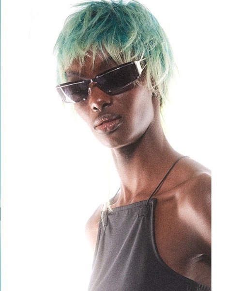 Basic Pleasure Mode（ベーシックプレジャーモード）の「【Basic Pleasure Mode/ ベーシックプレジャーモード 】METAL TOP DETAIL SUNGLASSES WITH BLACK LENS/ メタル トップディテール サングラス ウィズ ブラックレンズ サングラス（サングラス・レディース・シルバー・ONE SIZE）」の2枚目の写真