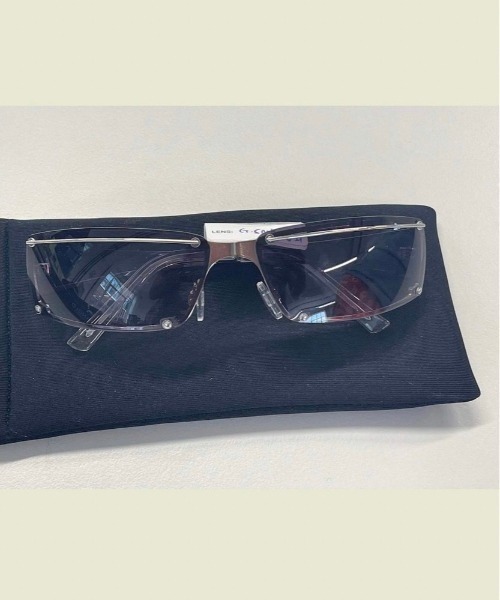 Basic Pleasure Mode（ベーシックプレジャーモード）の「【Basic Pleasure Mode/ ベーシックプレジャーモード 】METAL TOP DETAIL SUNGLASSES WITH BLACK LENS/ メタル トップディテール サングラス ウィズ ブラックレンズ サングラス（サングラス・レディース・シルバー・ONE SIZE）」の4枚目の写真