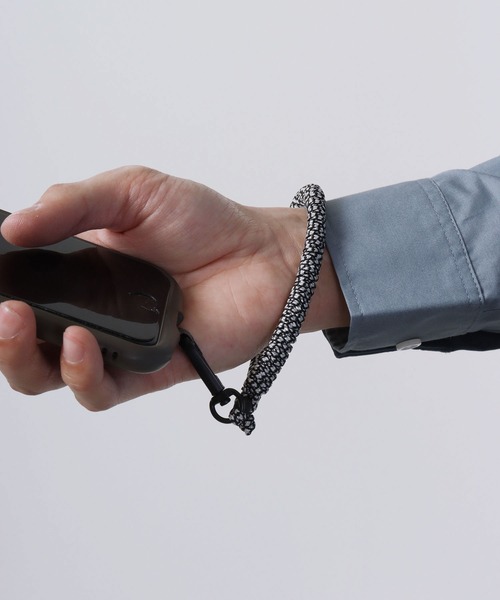 Ree&Mee（リーアンドミー）の「Ree&Mee ハンドストラップ  スマホ モバイルストラップ（スマホグッズ・レディース・シルバー系その他/ネイビー/ブルー系その他/ホワイト系その他/レインボー/ブラック系その他/ブラック/ブラウン系その他/ピンク系その他・FREE）」の16枚目の写真