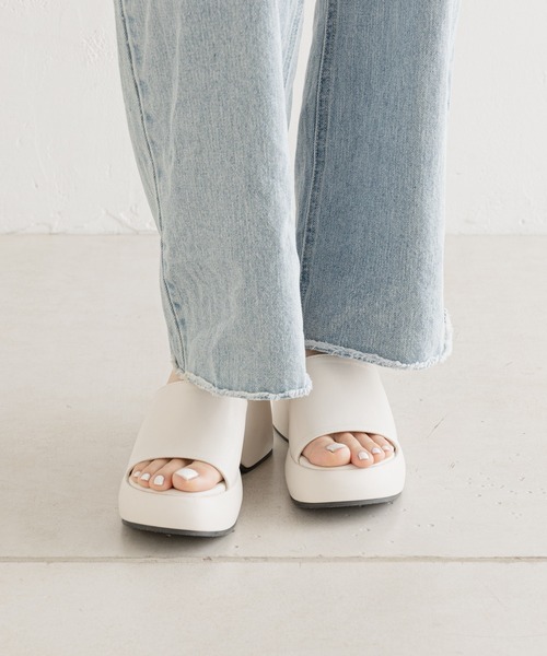 Chico(チコ)の「ラウンドプラットフォームサンダル(サンダル・レディース・アイボリー/ブラック/イエロー・SMALL/MEDIUM/LARGE)」の5枚目の写真