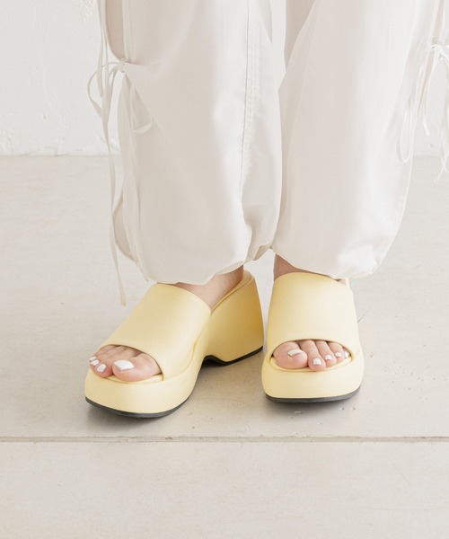 Chico(チコ)の「ラウンドプラットフォームサンダル(サンダル・レディース・アイボリー/ブラック/イエロー・SMALL/MEDIUM/LARGE)」の22枚目の写真