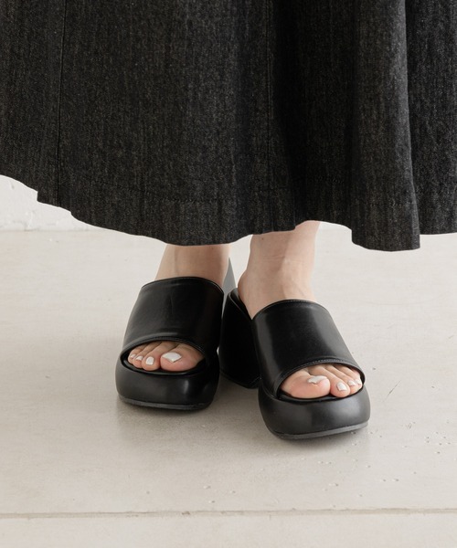 Chico(チコ)の「ラウンドプラットフォームサンダル(サンダル・レディース・アイボリー/ブラック/イエロー・SMALL/MEDIUM/LARGE)」の15枚目の写真