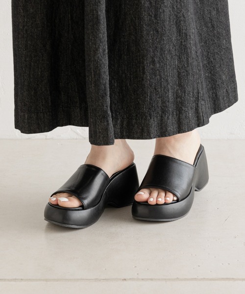 Chico(チコ)の「ラウンドプラットフォームサンダル(サンダル・レディース・アイボリー/ブラック/イエロー・SMALL/MEDIUM/LARGE)」の16枚目の写真