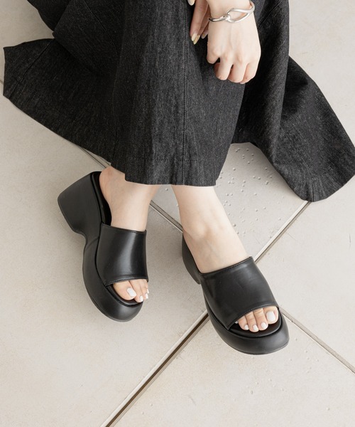 Chico(チコ)の「ラウンドプラットフォームサンダル(サンダル・レディース・アイボリー/ブラック/イエロー・SMALL/MEDIUM/LARGE)」の14枚目の写真