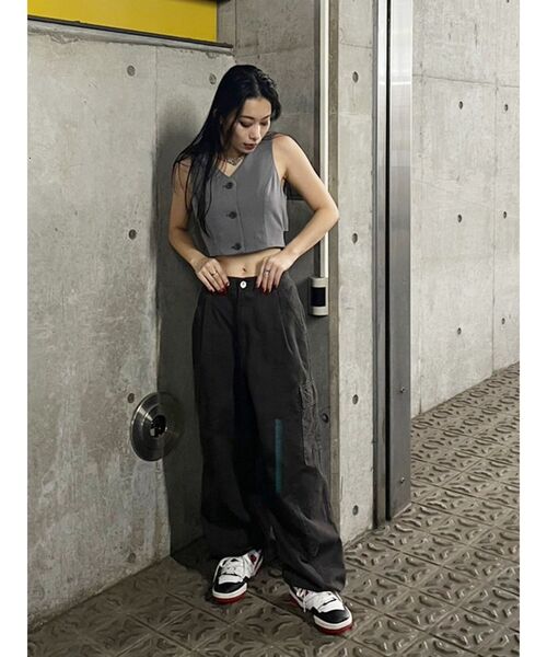 EVRIS（エヴリス）の「ベルテッドショートベスト（シャツ/ブラウス・レディース・グレー/ブラック・FREE）」の7枚目の写真