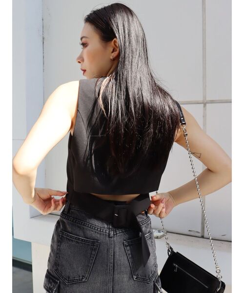 EVRIS（エヴリス）の「ベルテッドショートベスト（シャツ/ブラウス・レディース・グレー/ブラック・FREE）」の12枚目の写真