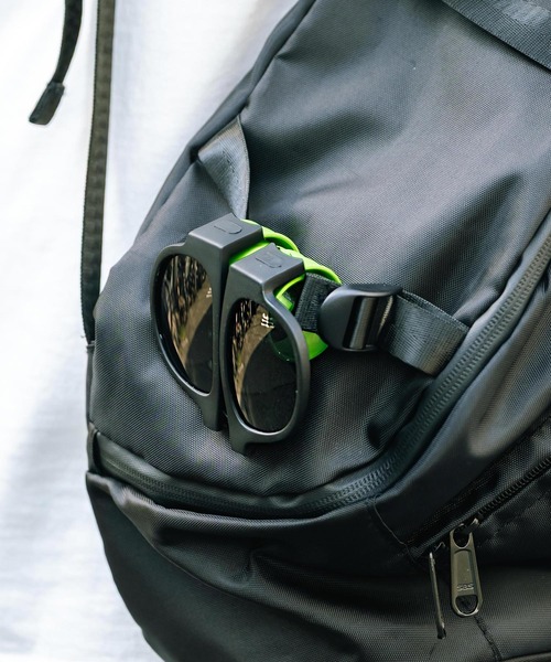 Rocky Monroe（ロッキーモンロー）の「スナップハンド UVカット 折りたたみサングラス（サングラス・メンズ・レッド系その他/ホワイト系その他/レッド/ホワイト/グリーン/ピンク/ブルー系その他/グリーン系その他/オレンジ/オレンジ系その他/ブルー/ピンク系その他/ブラック・FREE）」の4枚目の写真