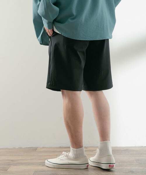 ITEMS URBANRESEARCH（アイテムズ アーバンリサーチ）の「『撥水』『UVカット』4wayストレッチ ナイロンショートパンツ（その他パンツ・メンズ・ベージュ/グリーン/ブラック・MEDIUM/LARGE）」の16枚目の写真