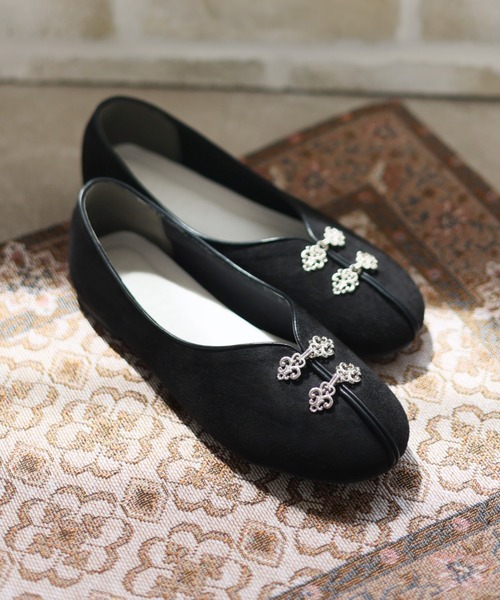 VIVIAN（ヴィヴィアン）の「モチーフ付きチャイナシューズ　ZOZOTOWN+オフィシャルサイト限定商品（バレエシューズ・レディース・クリアブラック/ブルー/ナチュラル/ブラック・S/M/L/LL）」の2枚目の写真