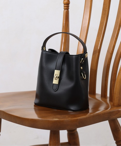 Chez toi（シェトワ）の「ゴールド金具ショルダーBAG（ショルダーバッグ・レディース・モカ/ブラック/オフホワイト・FREE）」の3枚目の写真