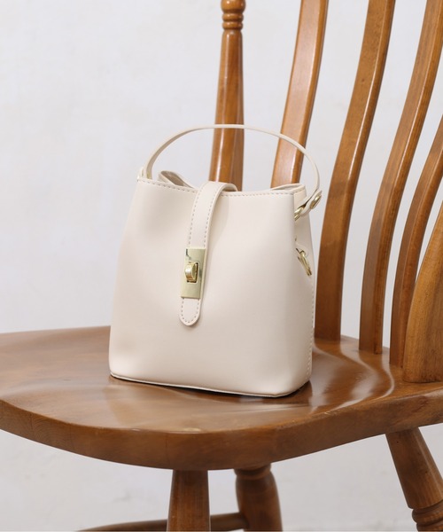 Chez toi（シェトワ）の「ゴールド金具ショルダーBAG（ショルダーバッグ・レディース・モカ/ブラック/オフホワイト・FREE）」の4枚目の写真