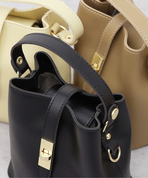 Chez toi（シェトワ）の「ゴールド金具ショルダーBAG（ショルダーバッグ・レディース・モカ/ブラック/オフホワイト・FREE）」の5枚目の写真