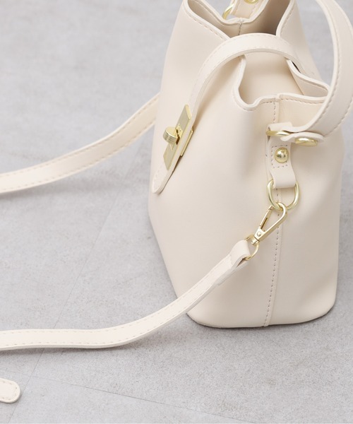 Chez toi（シェトワ）の「ゴールド金具ショルダーBAG（ショルダーバッグ・レディース・モカ/ブラック/オフホワイト・FREE）」の9枚目の写真