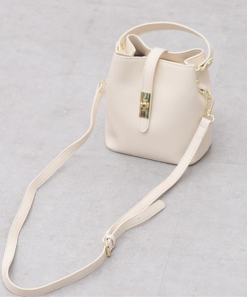 Chez toi（シェトワ）の「ゴールド金具ショルダーBAG（ショルダーバッグ・レディース・モカ/ブラック/オフホワイト・FREE）」の10枚目の写真