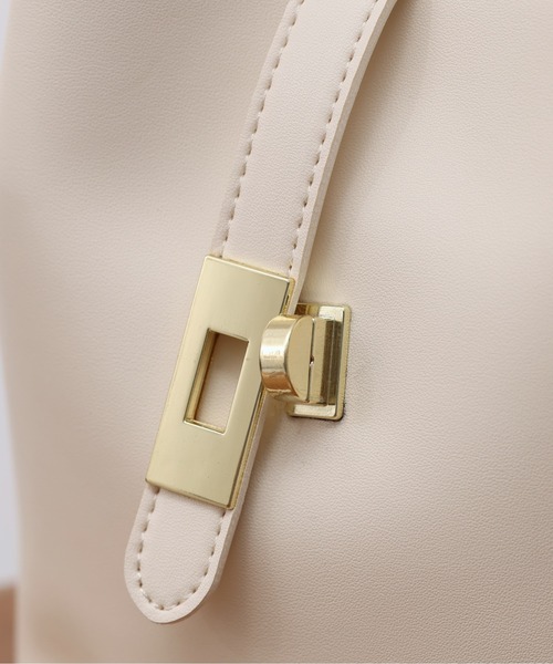 Chez toi（シェトワ）の「ゴールド金具ショルダーBAG（ショルダーバッグ・レディース・モカ/ブラック/オフホワイト・FREE）」の7枚目の写真