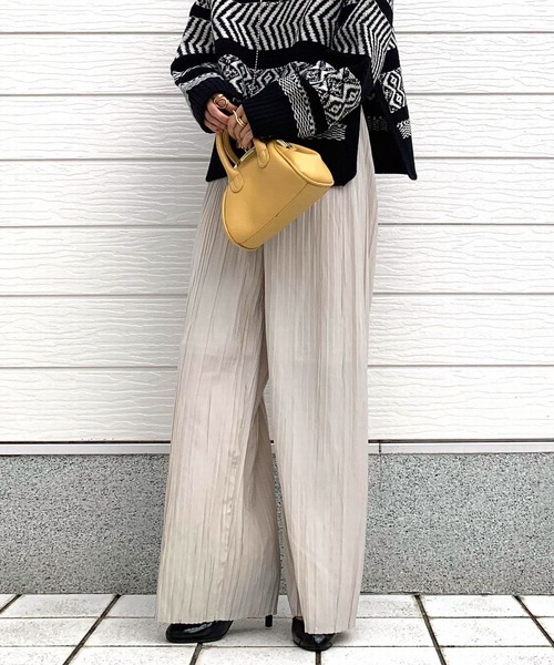 Q（キュー）の「ランダムプリーツパンツ（その他パンツ・レディース・ラベンダー/ベージュ・MEDIUM）」の16枚目の写真