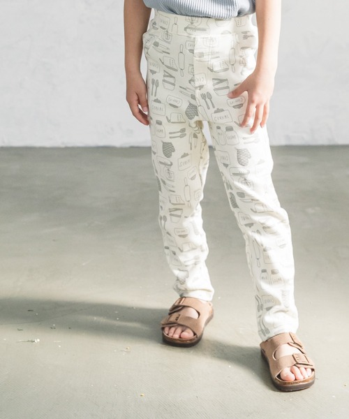 pairmanon（ペアマノン）の「ユニセックス レギンス パンツ 総柄プリント 無地（その他パンツ・キッズ・ベージュ系その他3/その他1/ベージュ系その他4/ベージュ系その他5/ベージュ系その他/ブルー系その他2/ブラック/ブラック系その他4/ネイビー/ホワイト系その他4/ホワイト系その他3/ベージュ系その他2/ホワイト系その他/モカ/ブラウン系その他5/ホワイト系その他2/グリーン系その他2/ブラウン系その他4/ブラウン系その他3/その他/その他2/ブラウン系その他/ベージュ系その他6/ベージュ系その他7/その他3/ブラウン系その他6/ブルー系その他/オフホワイト/ライトホワイト/アイボリー/イエロー系その他/グリーン系その他/ブルー系その他3/ブラック系その他2/ライトベージュ・90/130/110/100/80/120）」の4枚目の写真