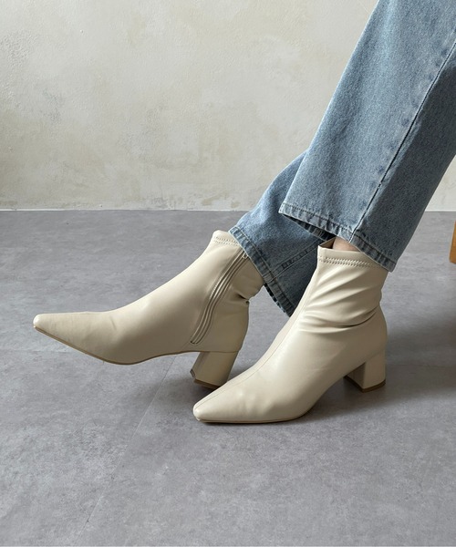 Thevon（ゼボン）の「ポインテッドストレッチショートブーツ（ブーツ・レディース・ブラック/アイボリー/ベージュ・L/S/M）」の2枚目の写真