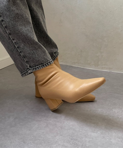 Thevon（ゼボン）の「ポインテッドストレッチショートブーツ（ブーツ・レディース・ブラック/アイボリー/ベージュ・L/S/M）」の9枚目の写真