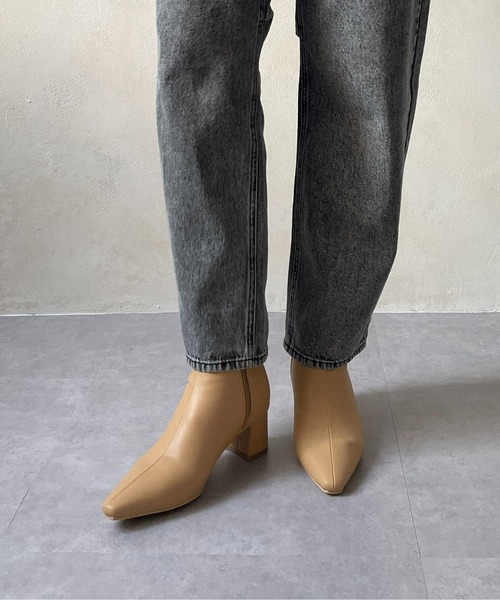 Thevon（ゼボン）の「ポインテッドストレッチショートブーツ（ブーツ・レディース・ブラック/アイボリー/ベージュ・L/S/M）」の16枚目の写真