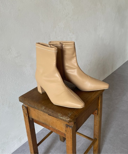 Thevon（ゼボン）の「ポインテッドストレッチショートブーツ（ブーツ・レディース・ブラック/アイボリー/ベージュ・L/S/M）」の20枚目の写真