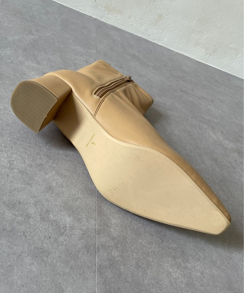 Thevon（ゼボン）の「ポインテッドストレッチショートブーツ（ブーツ・レディース・ブラック/アイボリー/ベージュ・L/S/M）」の19枚目の写真