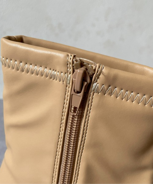 Thevon（ゼボン）の「ポインテッドストレッチショートブーツ（ブーツ・レディース・ブラック/アイボリー/ベージュ・L/S/M）」の11枚目の写真