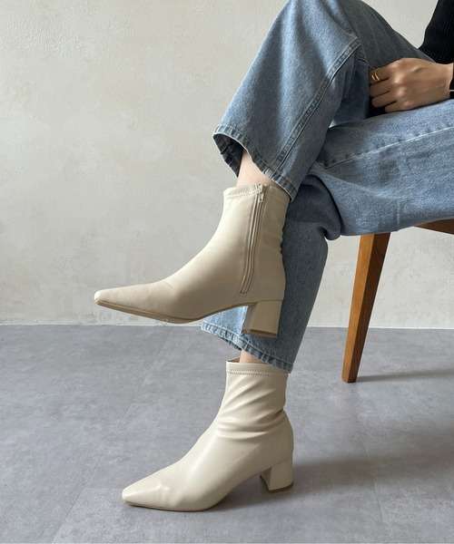 Thevon（ゼボン）の「ポインテッドストレッチショートブーツ（ブーツ・レディース・ブラック/アイボリー/ベージュ・L/S/M）」の4枚目の写真