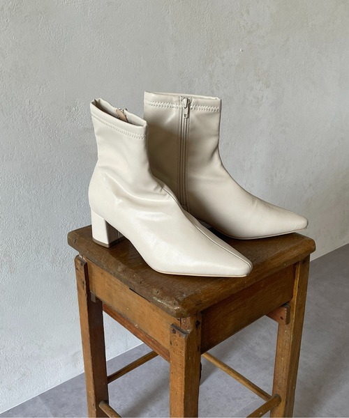 イタリア本革✴︎ミラン✴︎新品✴︎ピンクベージュ ポインテッドトゥ ブーティ ポインテッドストレッチショートブーツ（ブーツ）｜Thevon