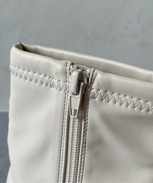 Thevon（ゼボン）の「ポインテッドストレッチショートブーツ（ブーツ・レディース・ブラック/アイボリー/ベージュ・L/S/M）」の5枚目の写真