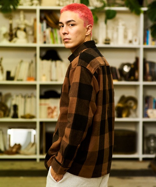 DEAR LAUREL（ディアローレル）の「【ムラサキスポーツ限定】DEAR LAUREL/ディアローレル 長袖シャツ チェック柄 ヴィンテージ風 ボタンダウン D23F2601（シャツ/ブラウス・メンズ・ブラウン/アイボリー/レッド・L/M）」の9枚目の写真