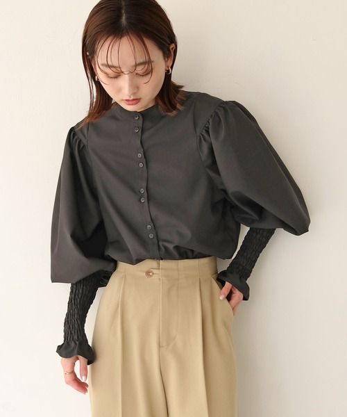 CLEIO（クレイオ）の「【CLEIO】袖シャーリング切替えパフスリーブシャツ（シャツ/ブラウス・レディース・ブラック/ホワイト・FREE）」の17枚目の写真