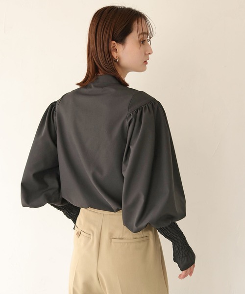 CLEIO（クレイオ）の「【CLEIO】袖シャーリング切替えパフスリーブシャツ（シャツ/ブラウス・レディース・ブラック/ホワイト・FREE）」の21枚目の写真