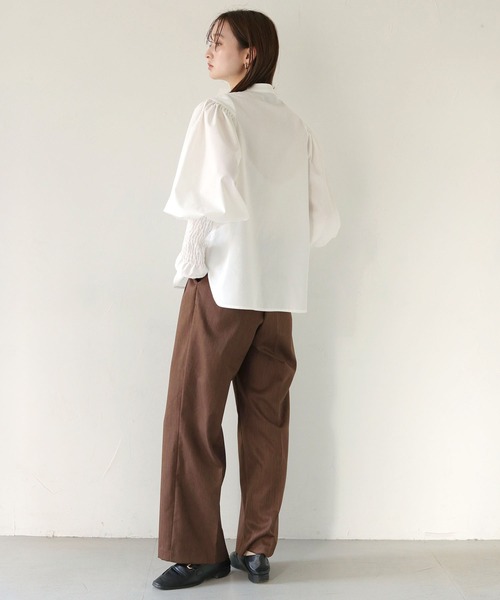 CLEIO（クレイオ）の「【CLEIO】袖シャーリング切替えパフスリーブシャツ（シャツ/ブラウス・レディース・ブラック/ホワイト・FREE）」の4枚目の写真