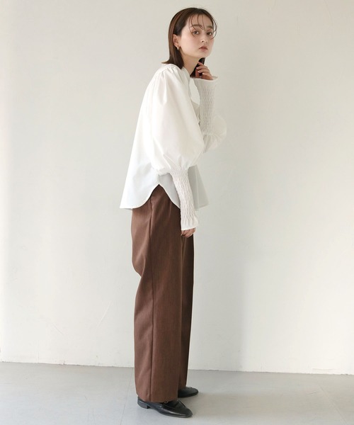 CLEIO（クレイオ）の「【CLEIO】袖シャーリング切替えパフスリーブシャツ（シャツ/ブラウス・レディース・ブラック/ホワイト・FREE）」の5枚目の写真