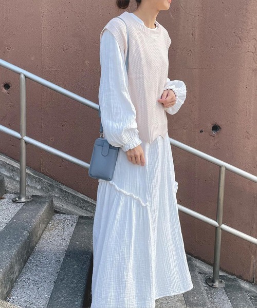 SEU（エスイーユー）の「裾レース編みスカラップニットベスト ジレ サマーニット ペプラム裾 オフィスカジュアル きれいめカジュアル（ベスト・レディース・アイボリー/ブラック/チャコール/ベージュ/ネイビー/ブラウン/レンガ/ダークブラウン・フリー）」の12枚目の写真