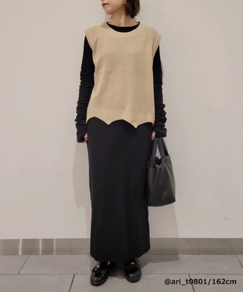 SEU（エスイーユー）の「裾レース編みスカラップニットベスト ジレ サマーニット ペプラム裾 オフィスカジュアル きれいめカジュアル（ベスト・レディース・アイボリー/ブラック/チャコール/ベージュ/ネイビー/ブラウン/レンガ/ダークブラウン・フリー）」の15枚目の写真