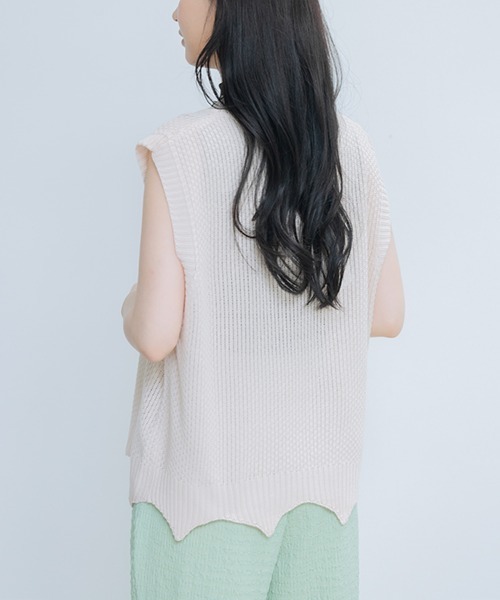 SEU（エスイーユー）の「裾レース編みスカラップニットベスト ジレ サマーニット ペプラム裾 オフィスカジュアル きれいめカジュアル（ベスト・レディース・アイボリー/ブラック/チャコール/ベージュ/ネイビー/ブラウン/レンガ/ダークブラウン・フリー）」の16枚目の写真