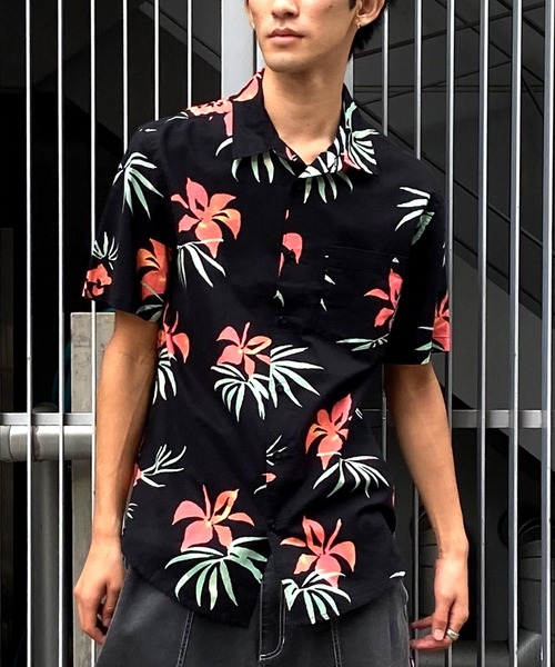 Quiksilver（クイックシルバー）の「QUIKSILVER/クイックシルバー アロハシャツ 総柄  ワンポイント AQYWT03312（シャツ/ブラウス・メンズ・ブルー系その他/ホワイト系その他/ブラック系その他/ホワイト系その他2/ブラック系その他2/ブルー系その他2・M/L）」の3枚目の写真