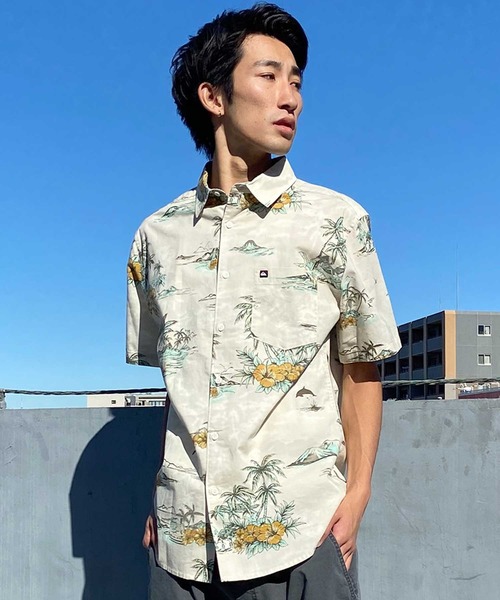 Quiksilver（クイックシルバー）の「QUIKSILVER/クイックシルバー アロハシャツ 総柄  ワンポイント AQYWT03312（シャツ/ブラウス・メンズ・ブルー系その他/ホワイト系その他/ブラック系その他/ホワイト系その他2/ブラック系その他2/ブルー系その他2・M/L）」の2枚目の写真