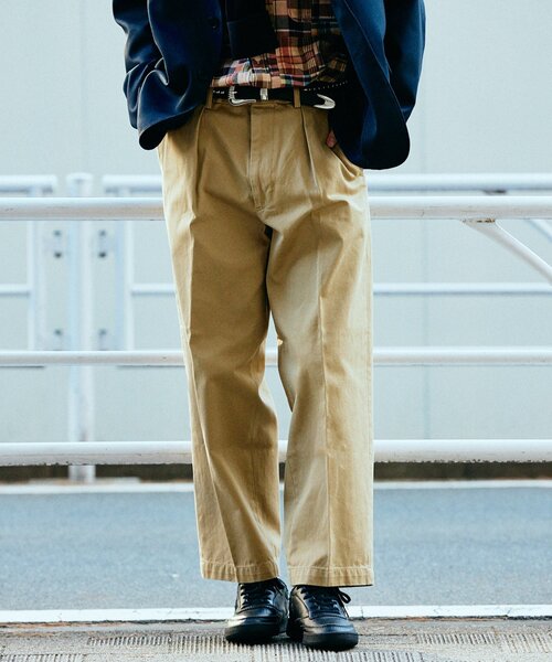 JOURNAL STANDARD（ジャーナルスタンダード）の「ドライツイル タックイン トラウザーズパンツ（チノパンツ・メンズ・グレー/ベージュ/ナチュラル/ネイビー・SMALL/MEDIUM/LARGE）」の3枚目の写真