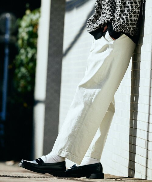 JOURNAL STANDARD（ジャーナルスタンダード）の「ドライツイル タックイン トラウザーズパンツ（チノパンツ・メンズ・グレー/ベージュ/ナチュラル/ネイビー・SMALL/MEDIUM/LARGE）」の4枚目の写真