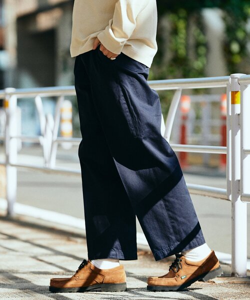 JOURNAL STANDARD（ジャーナルスタンダード）の「ドライツイル タックイン トラウザーズパンツ（チノパンツ・メンズ・グレー/ベージュ/ナチュラル/ネイビー・SMALL/MEDIUM/LARGE）」の6枚目の写真