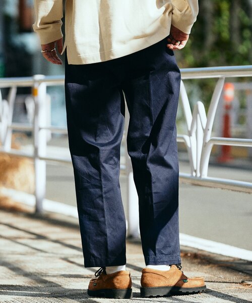 JOURNAL STANDARD（ジャーナルスタンダード）の「ドライツイル タックイン トラウザーズパンツ（チノパンツ・メンズ・グレー/ベージュ/ナチュラル/ネイビー・SMALL/MEDIUM/LARGE）」の7枚目の写真