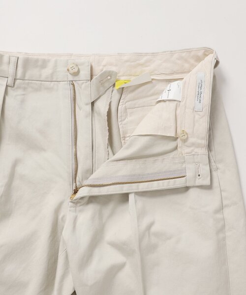 JOURNAL STANDARD（ジャーナルスタンダード）の「ドライツイル タックイン トラウザーズパンツ（チノパンツ・メンズ・グレー/ベージュ/ナチュラル/ネイビー・SMALL/MEDIUM/LARGE）」の18枚目の写真