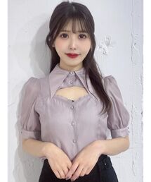 シャツカラーデコルテブラウス